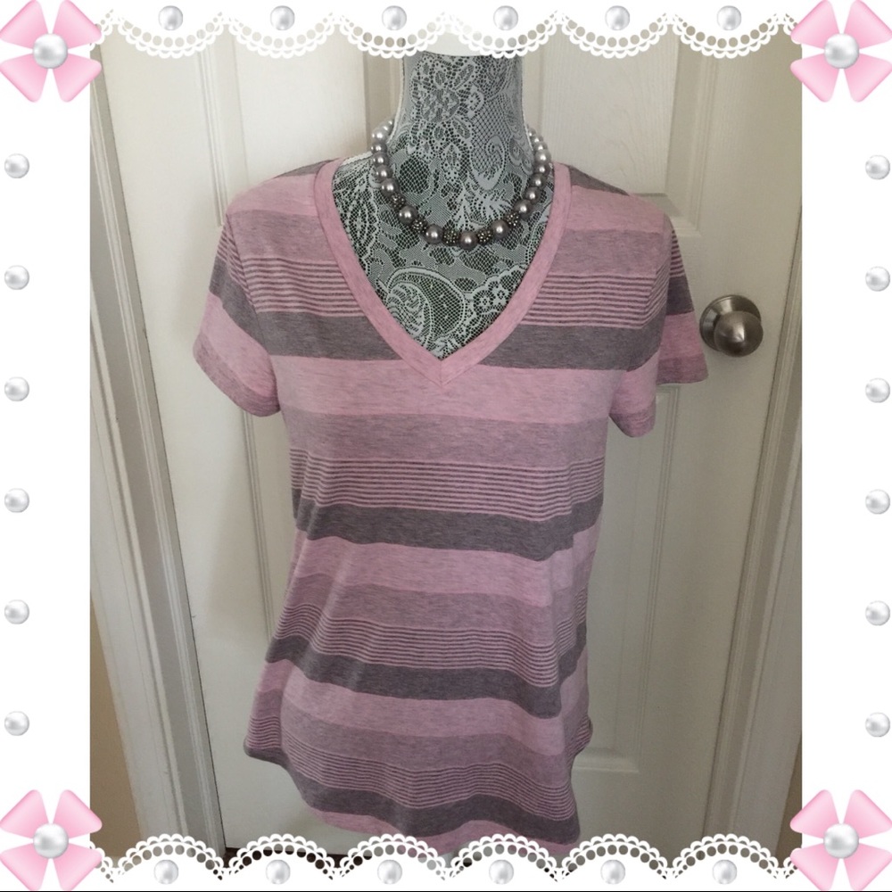 💗Just Listed💗 Pink & Grey V-Neck T-Shirt👚